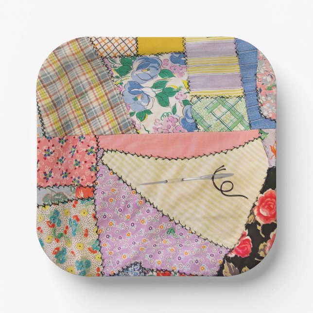 Crazy Patchwork Quilt mit Zigzag Stitching Pappteller (Vorderseite)