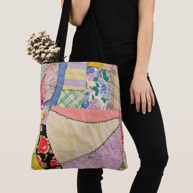Crazy Patchwork Quilt mit Zigzag Stitching Tasche (Von Nahem)