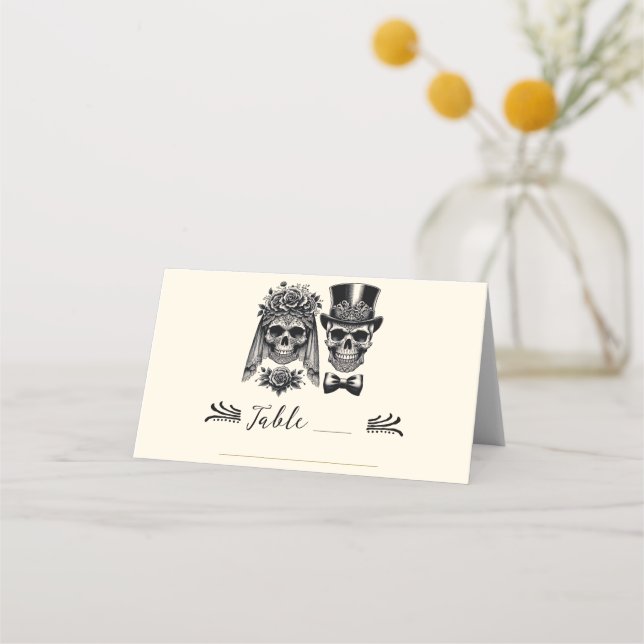 Cream Black & Gold Vintag Skelettheirat Platzkarte (Vorderseite)