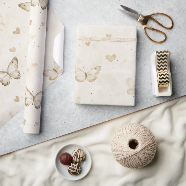 Cream Butterflies & Hearts Birthday Geschenkpapier (Kunsthandwerk)