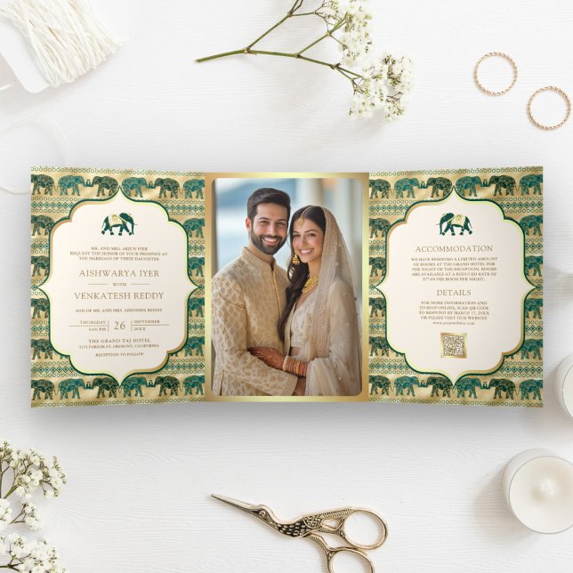 Cream Emerald Green Gold Elephant Indian Wedding Dreifach Gefaltete Einladung (Von Creator hochgeladen)