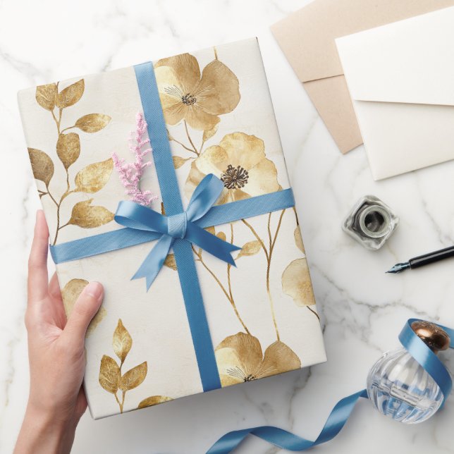Cream Gold Floral Wedding Geschenkpapier (Schenken)