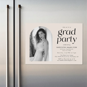 Cream Modern Minimalistische Foto Graduation Party Magneteinladung