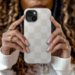 Cream Retro Karo Case-Mate iPhone Hülle<br><div class="desc">Die schicke Boho-Schachbrettablage in Elfenbeinfarben und Weiß. Verwenden Sie die Entwurfswerkzeuge, um eigene Monogramme, Namen oder andere Texte hinzuzufügen oder die Hintergrundfarbe zu ändern, um eine einzigartige Geräteabdeckung zu erstellen.</div>