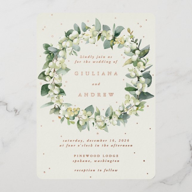 Cream Snowberry+Eucalyptus Wreath Winter Wedding Folieneinladung (Vorderseite)
