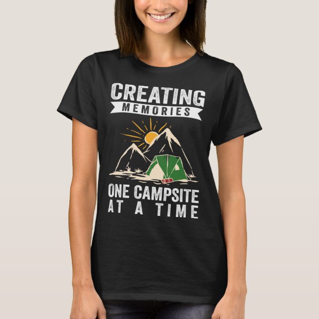 Creating Memories One Campsite At A Time T-Shirt (Vorderseite)