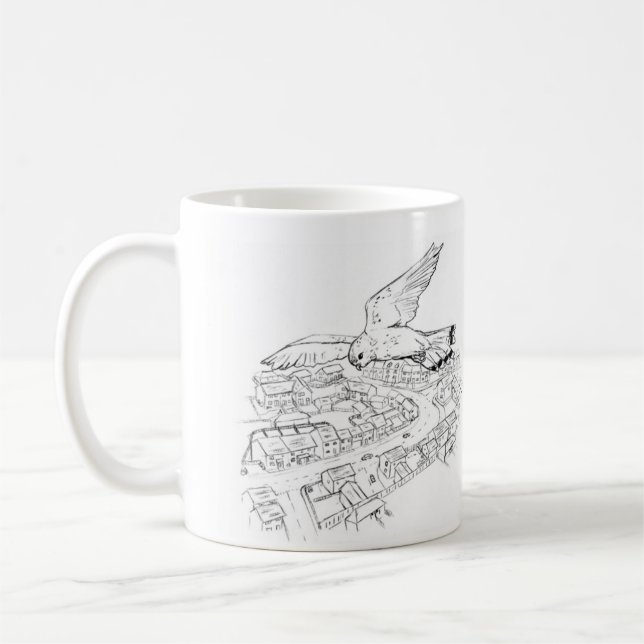 Crécerelle au-dessus de tasse de ville (Gauche)