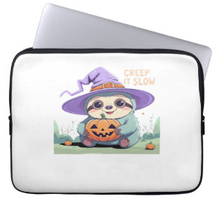 Creep It Slow – Süßes Faultier Halloween-Shirt Lus Laptopschutzhülle