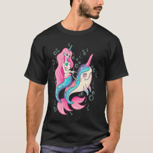 Creepische Meerjungfrau reitet auf einem einsamen T-Shirt