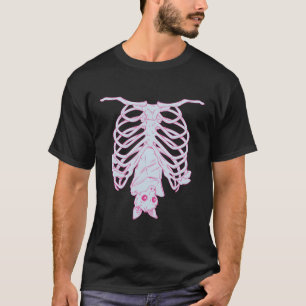 Creepy Bat Pastel Goth Wiccan und Witchcraft Kawai T-Shirt