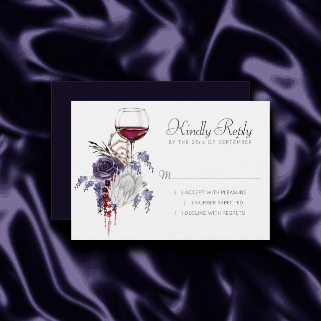 Creepy Beautiful | Gothic Red and Lila Floral RSVP Karte (Von Creator hochgeladen)