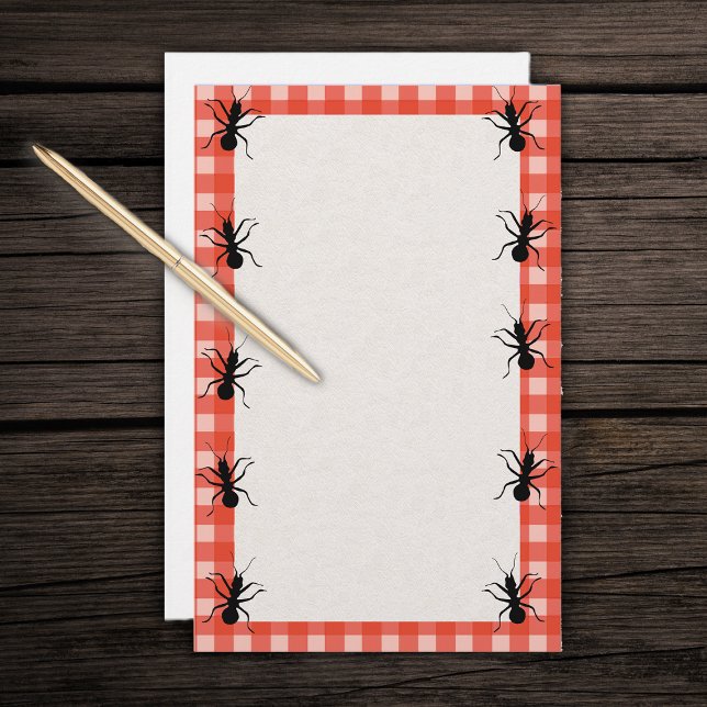 Creepy Crawly Ants Kariert Briefpapier (Marching black ants around red and white tablecloth plaid border on white writing stationery.)