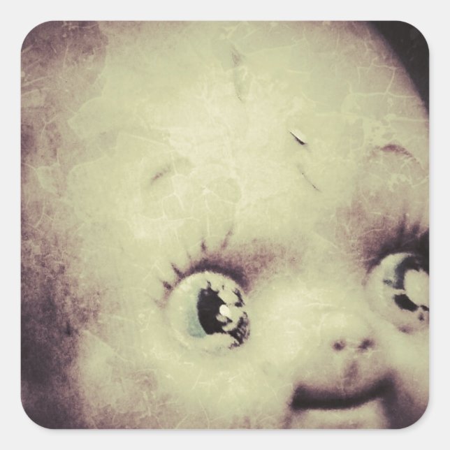 Creepy Doll Quadratischer Aufkleber (Vorderseite)