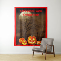 Creepy Graveyard Haunting Moon und Carved Pumpkins