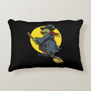 Creepy Hexe reiten im Broom-Halloween-Party Dekokissen