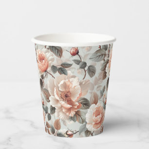 Creme-Blume mit grauen Blätter auf einem hellgraue Pappbecher
