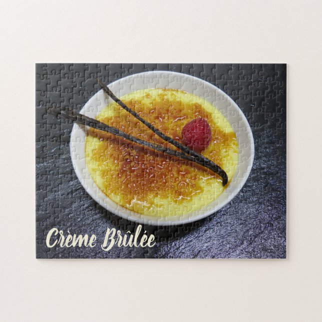 Creme brulae auf Tonschiefer mit Himbeere und Vani (Horizontal)