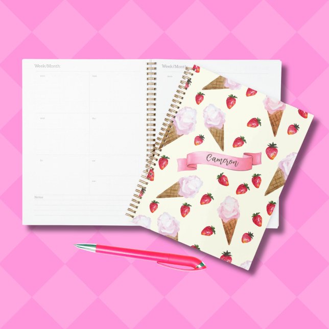 Crème glacée fraise mignonne personnalisée à la ma (This girly personalized ice cream planner makes it a pleasure to get organized!)