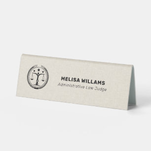 Creme-Linen und Black Justice-Logo Tischaufsteller