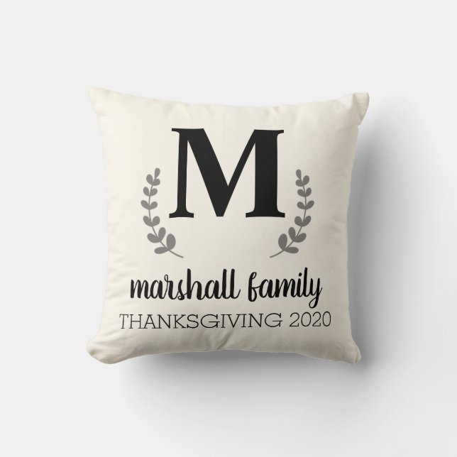 Creme Pillow mit Personalize Family Initial Kissen (Vorderseite)