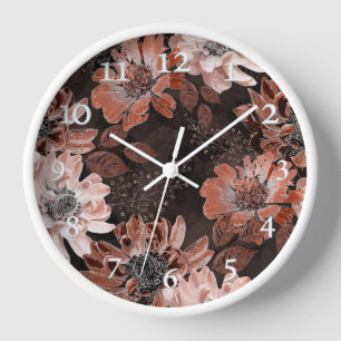 Creme, Terrakotta-Blumen auf dunkelbraunem Hinterg Uhr
