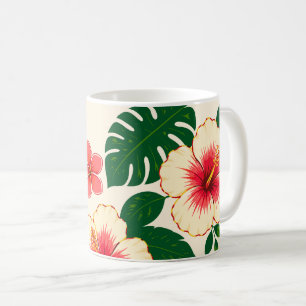 Creme- und korallenrosa Blüten mit grünen Blättern Kaffeetasse