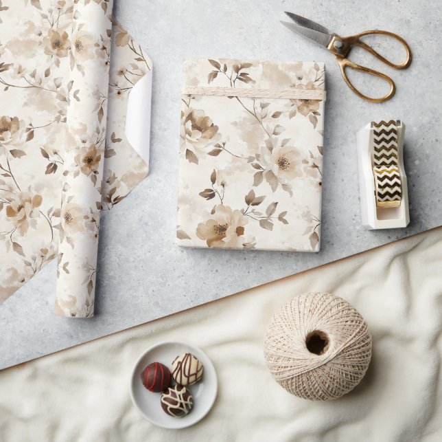 Cremebraune Blumen Geburtstag Geschenkpapier (Kunsthandwerk)