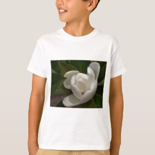 Cremeweiße Magnolienblütenknospe T-Shirt
