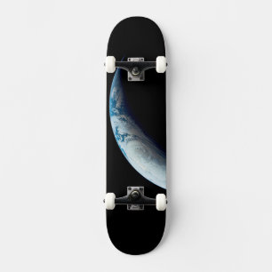 Crescent Earth wurde von der Apollo 4 Mission über Skateboard
