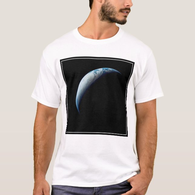 Crescent Earth wurde von der Apollo 4 Mission über T-Shirt (Vorderseite)