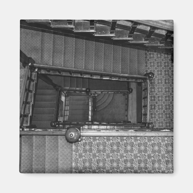 Crescent Treairwell Grayscale Magnet (Vorne)
