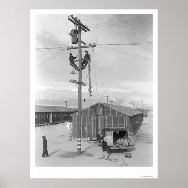 Crew am Arbeitsplatz in Manzanar 1943 Poster (Vorne)