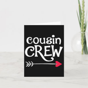 Crew mit rotem Herz und Pfeil und Cousin Kinder un Karte