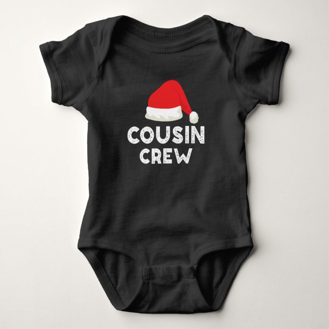 Crew zum WeihnachtsCousin - Weihnachtsmannmütze Baby Strampler (Vorderseite)
