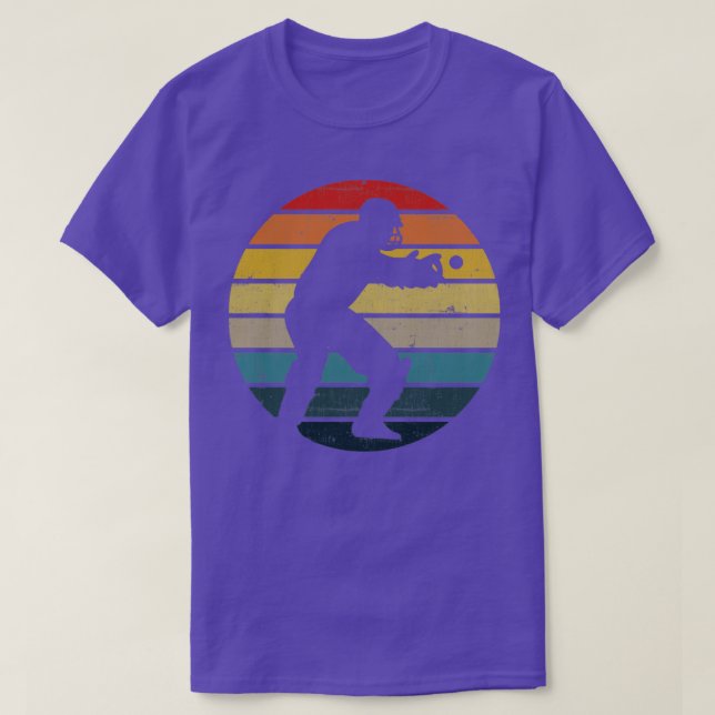 Cricket-Player-Silhouette auf einem angeschlagenen T-Shirt (Design vorne)