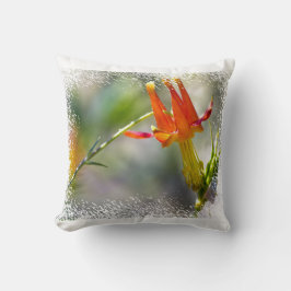 Crimson Columbine White Edge Kissen