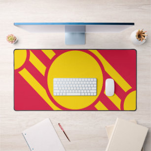 Crimson & Gold Diagonales Wappen Mat – Anpassbar Schreibtischunterlage