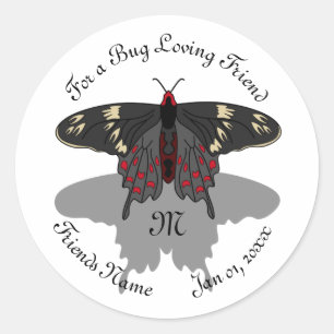 Crimson Rose Butterfly Shadow Monogram Runder Aufkleber