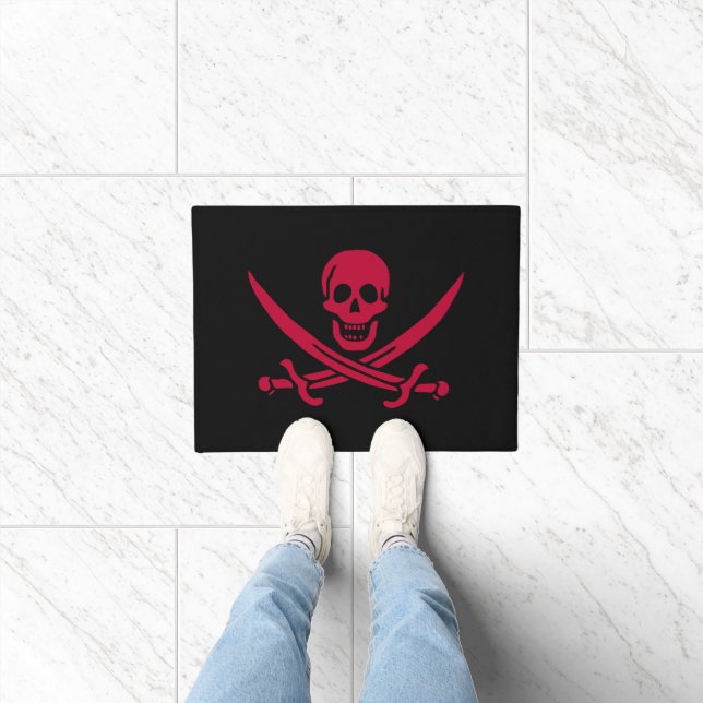 Crimson Skull & Schwerter Pirate Fahne von Calico  Fußmatte (Indoor)