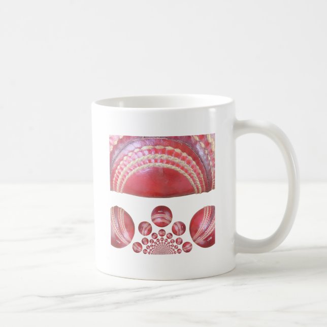 Crimson Spin - Ein wunderschöner Red Cricket Ball  Kaffeetasse (Rechts)