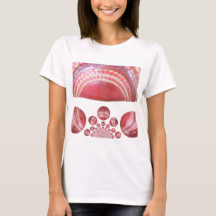 Crimson Spin - Ein wunderschöner Red Cricket Ball  T-Shirt