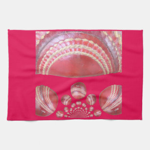 Crimson Spin – Eine schöne rote Cricketball-Kunst Küchentuch