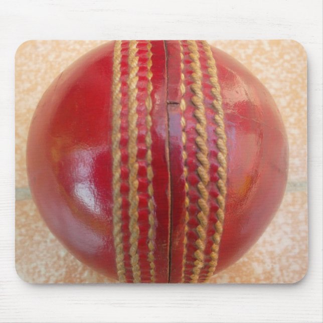 Crimson Stitch Focus: Nahes Up of Cricket's Heart Mousepad (Vorne)