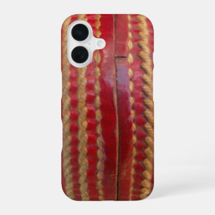 Crimson Stitch Fokus: Nahaufnahme von Crickets Her iPhone 16 Hülle