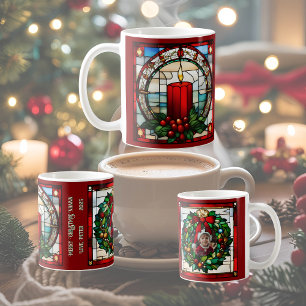 Crimson Weihnachtskerzen Imitate festgehalten indi Kaffeetasse