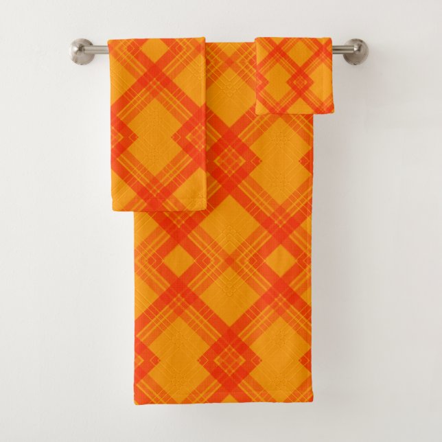 Crisscrossed Happy Red & Yellow/Orange Karos Badhandtuch Set (Insitu)