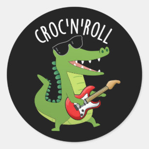 Croc N Roll Funny Crocodile Pun Dark BG Runder Aufkleber