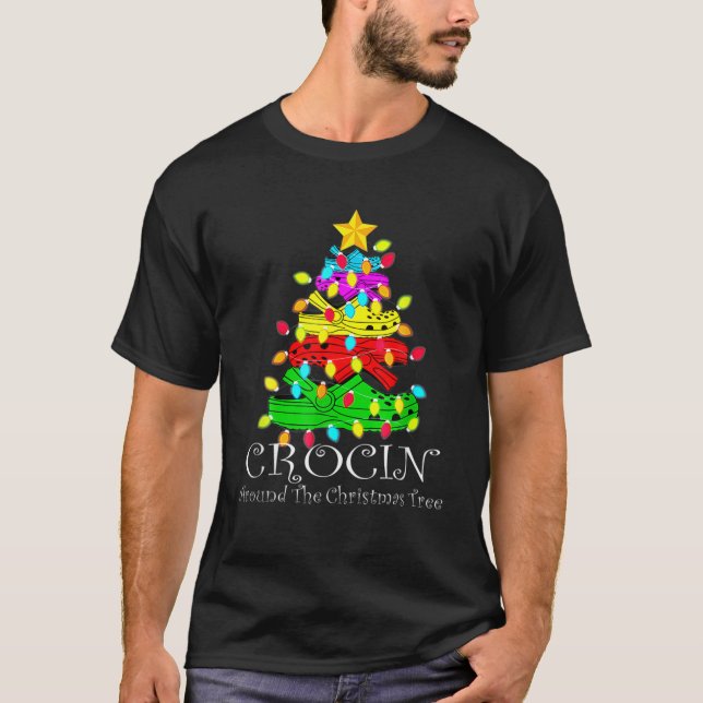 Crocin rund um den Weihnachtsbaum Funny Weihnachte T-Shirt (Vorderseite)