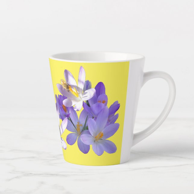 Crocus pourpres avec Mug en latte jaune d'abeille (Droite)