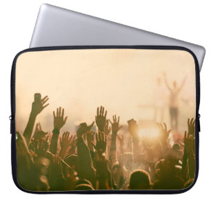 Crowd at concert - Retro-Stil Fotokonzert, Crowd, Laptopschutzhülle
